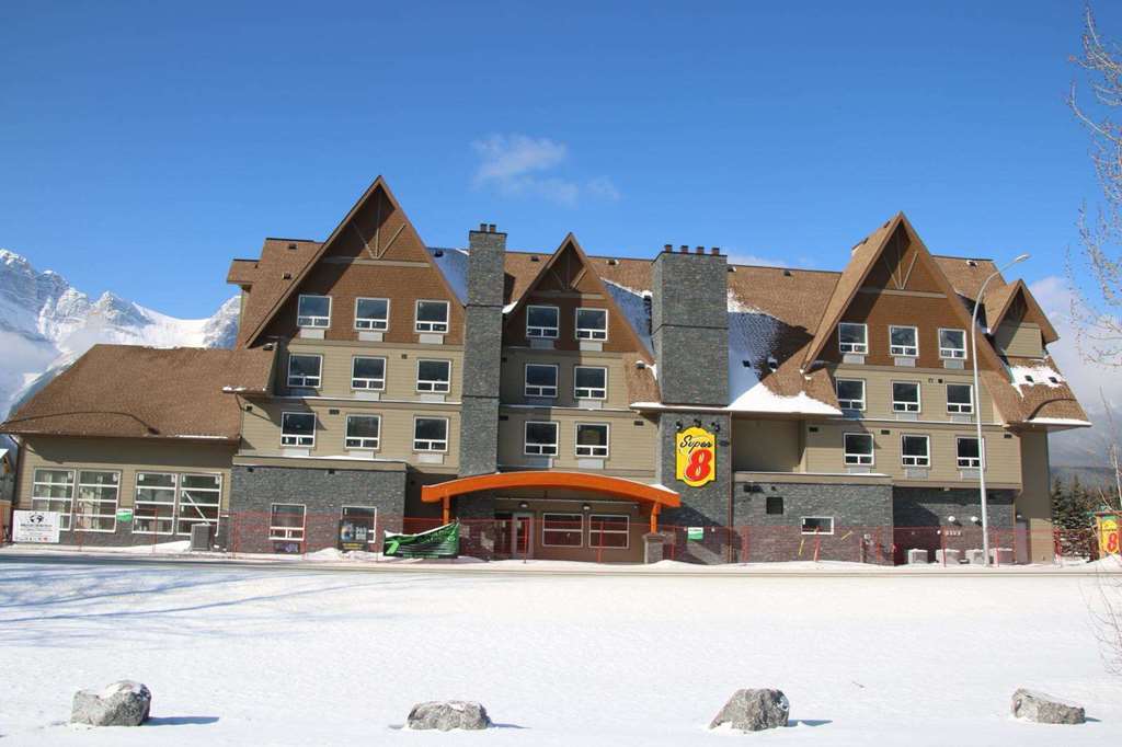 Super 8 By Wyndham Канмор Экстерьер фото